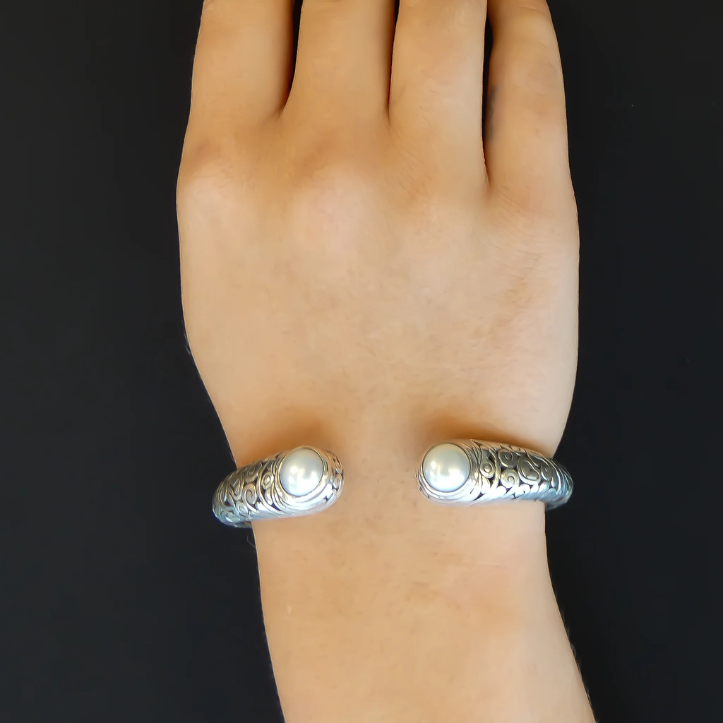 Bracelet with Pearls and a Spring Hinge - Sterling Silver